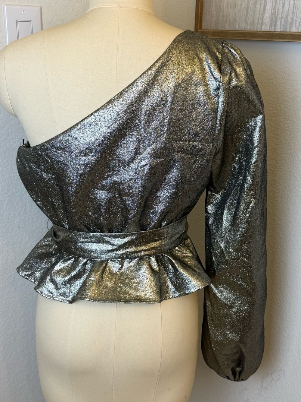 Show Me Your MUMU one shoulder metallic peplum top sz M - Picture 5 of 8
